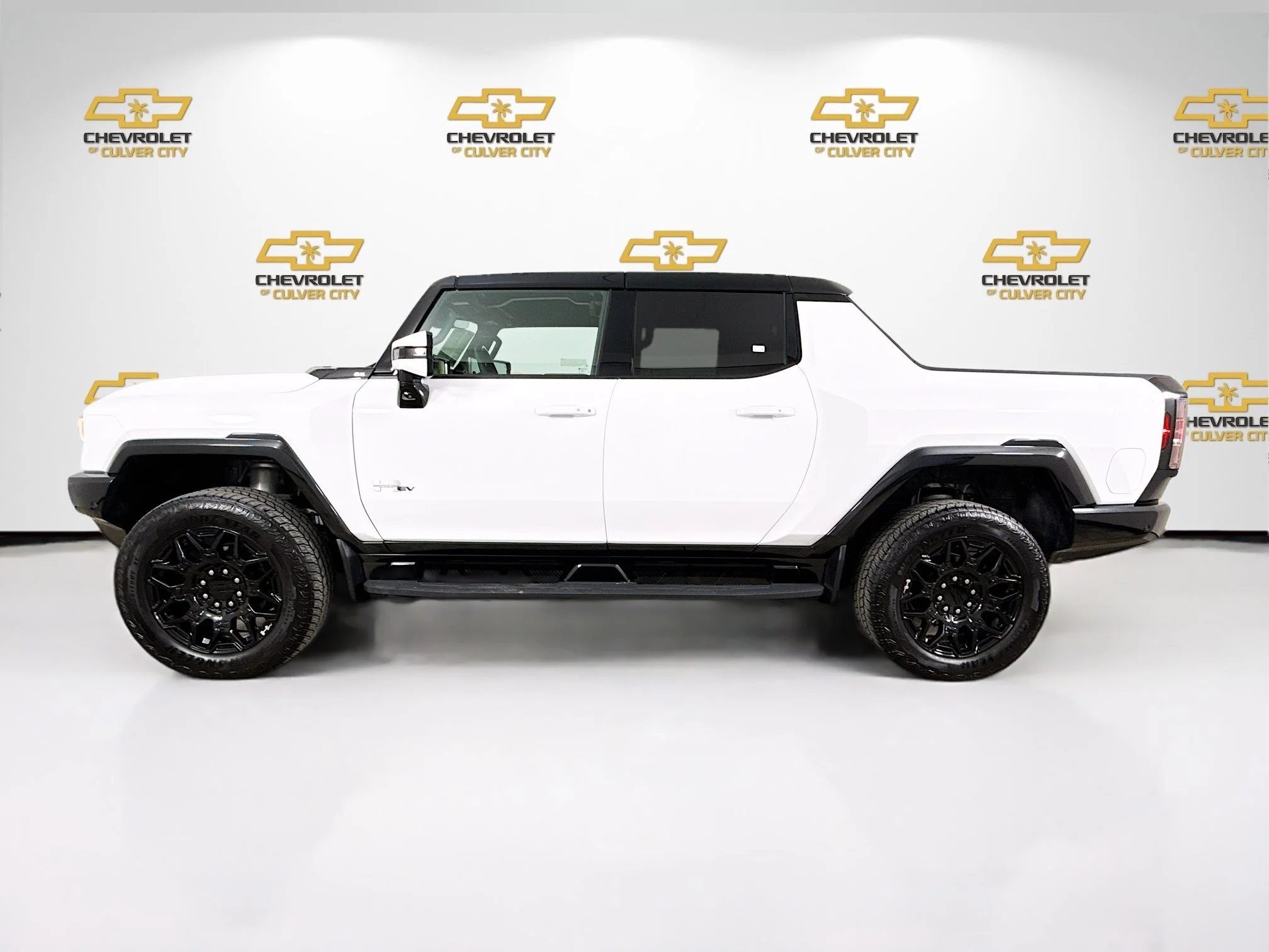 Used 2025 Interstellar White GMC 2X image 5