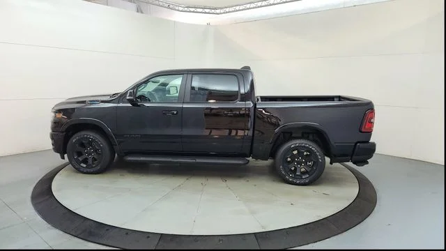 New 2026 Diamond Black Crystal Pearl-Coat Exterior Paint RAM Big Horn/Lone Star image 6