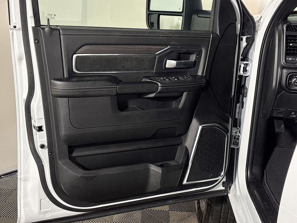 New 2026 Bright White Clear-Coat Exterior Paint RAM Laramie image 10