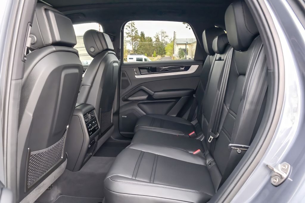 2026 Porsche Cayenne S - Photo 12