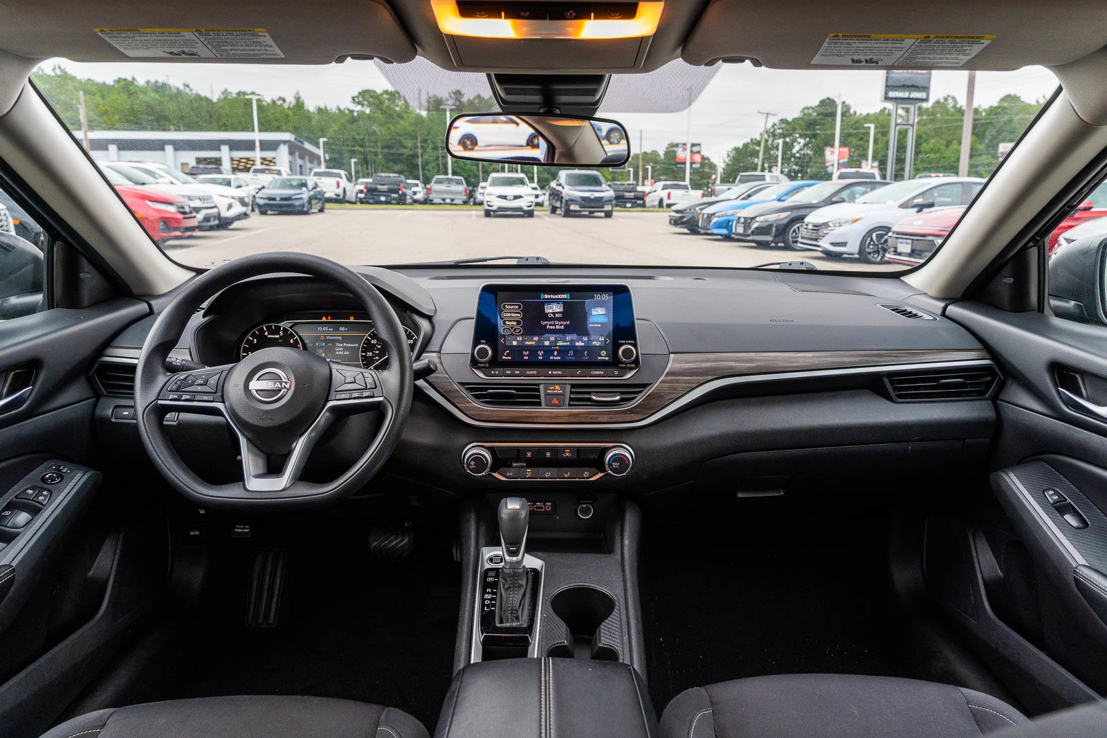 Used 2025 Black Nissan 2.5 SV image 19