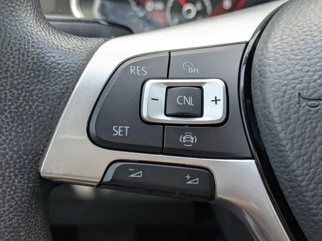 Used 2019 Platinum Gray Metallic Volkswagen 1.4T SE image 21