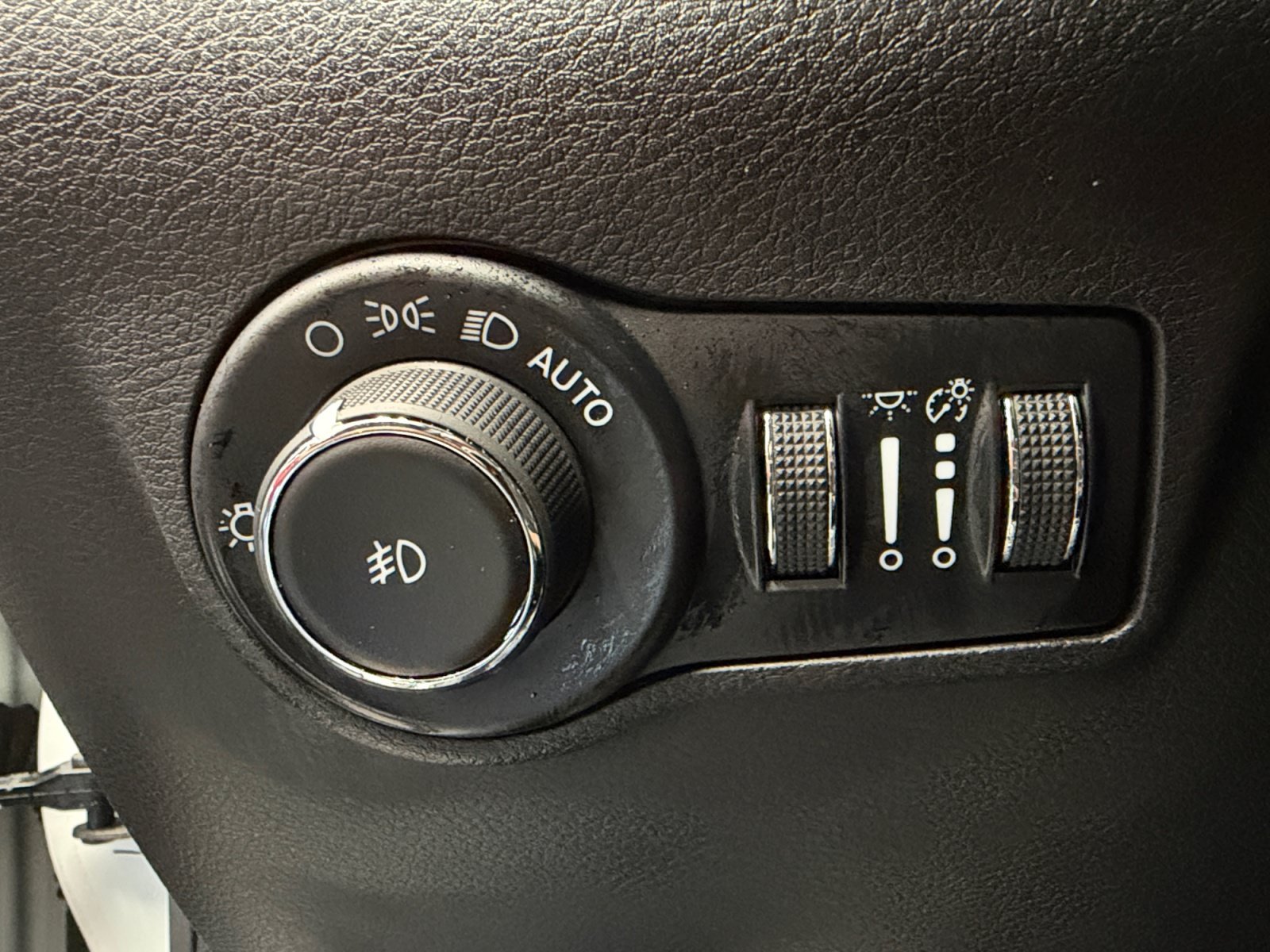 Used 2025 Bright White Clearcoat Jeep Limited image 27