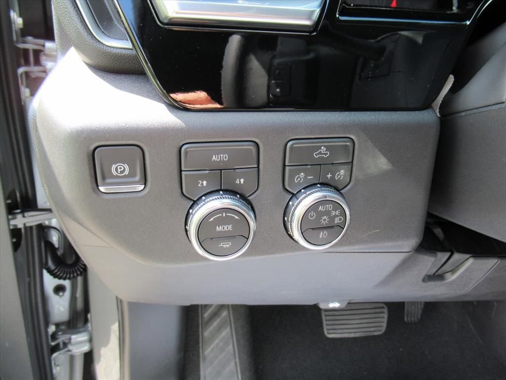 New 2026 Sterling Metallic GMC Elevation image 23