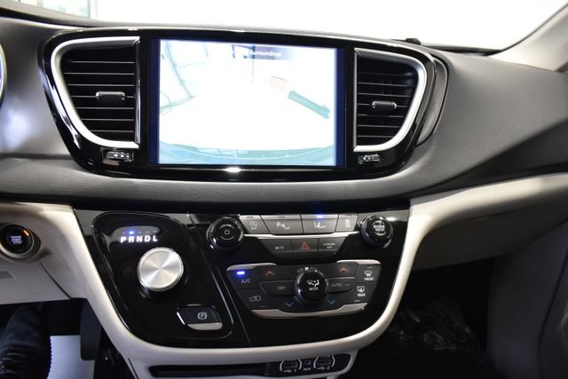 2024 Chrysler Pacifica Touring L - Photo 23