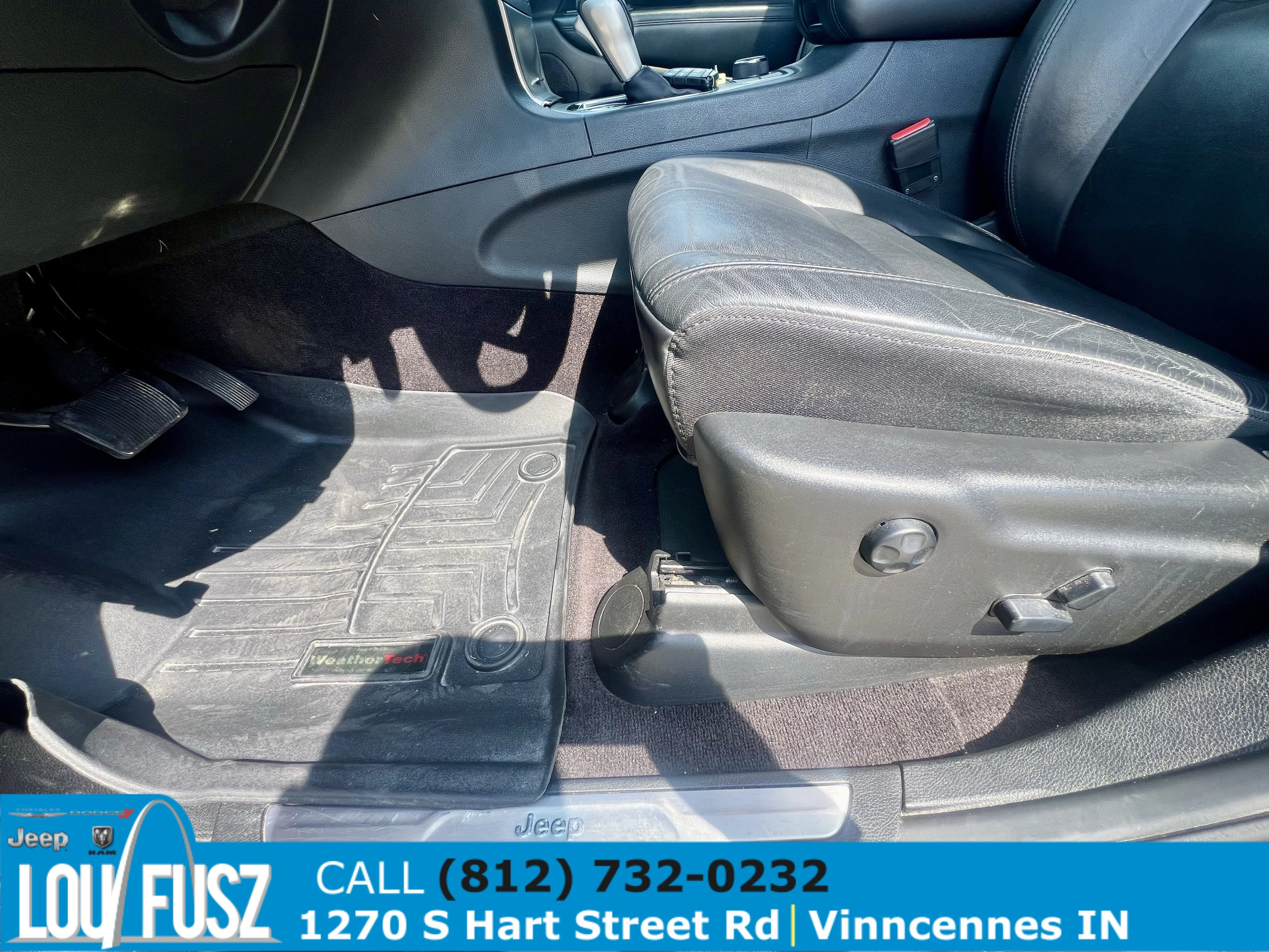 Used 2018 Diamond Black Crystal Pearlcoat Jeep Limited image 9