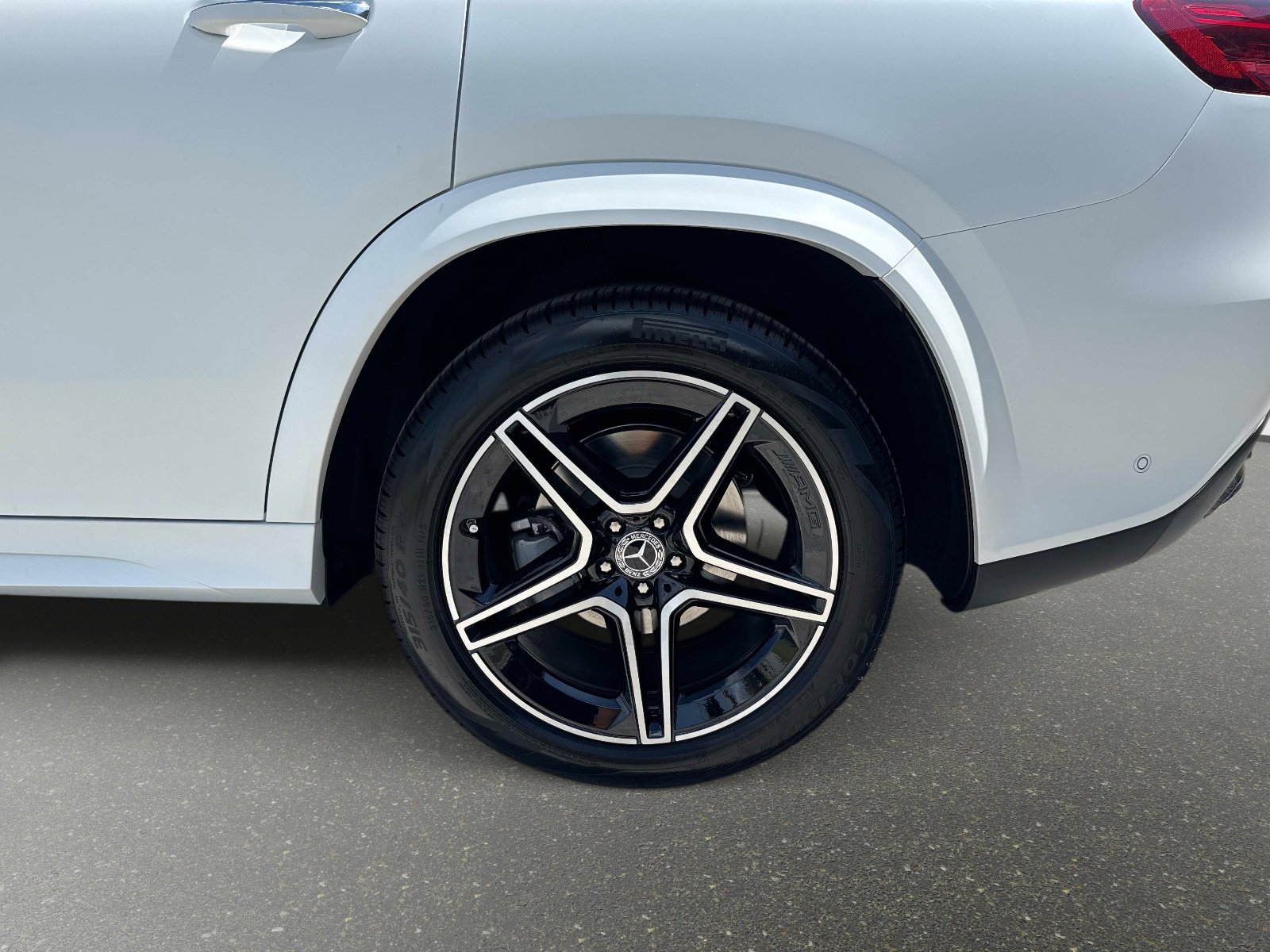 New 2026 Moonlight White Mercedes-Benz 450 4MATIC® SUV image 12