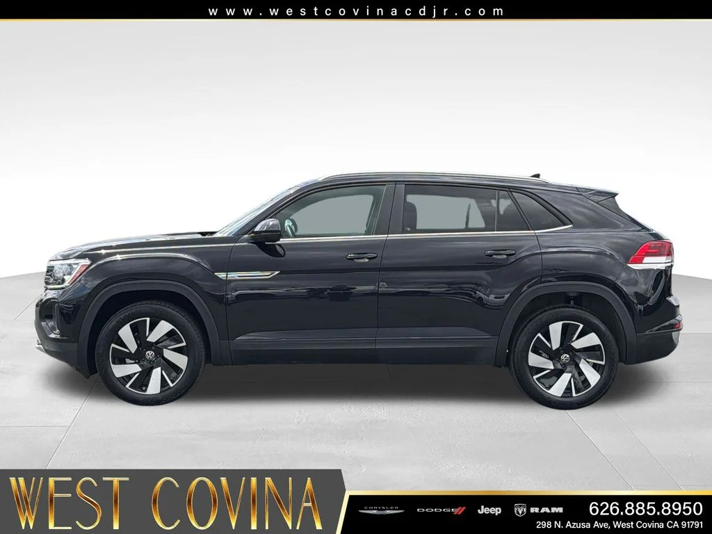 Used 2025 Black Volkswagen 2.0T SE w/Technology image 4