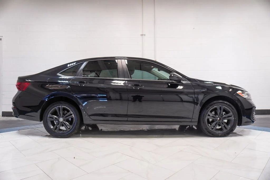 Used 2024 Black Volkswagen 1.5T SE image 29