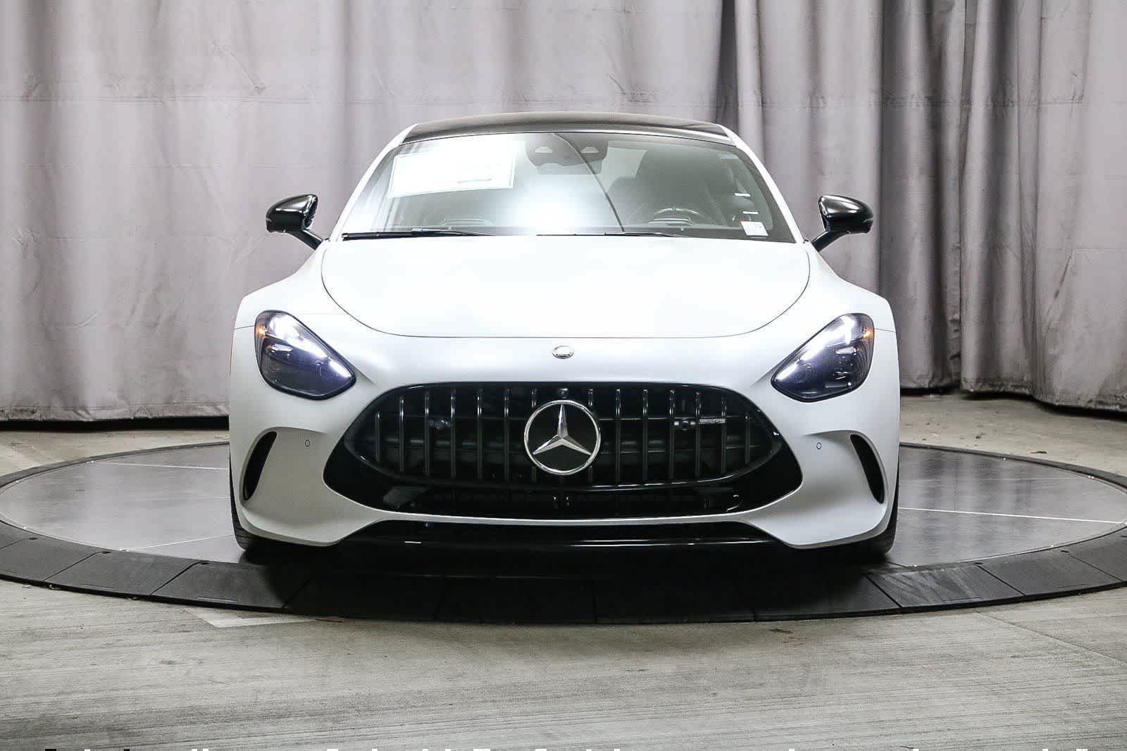 New 2025 MANUFAKTUR paint MANUFAKTUR opalite white magno Mercedes-Benz AMG® GT 63 Coupe image 2