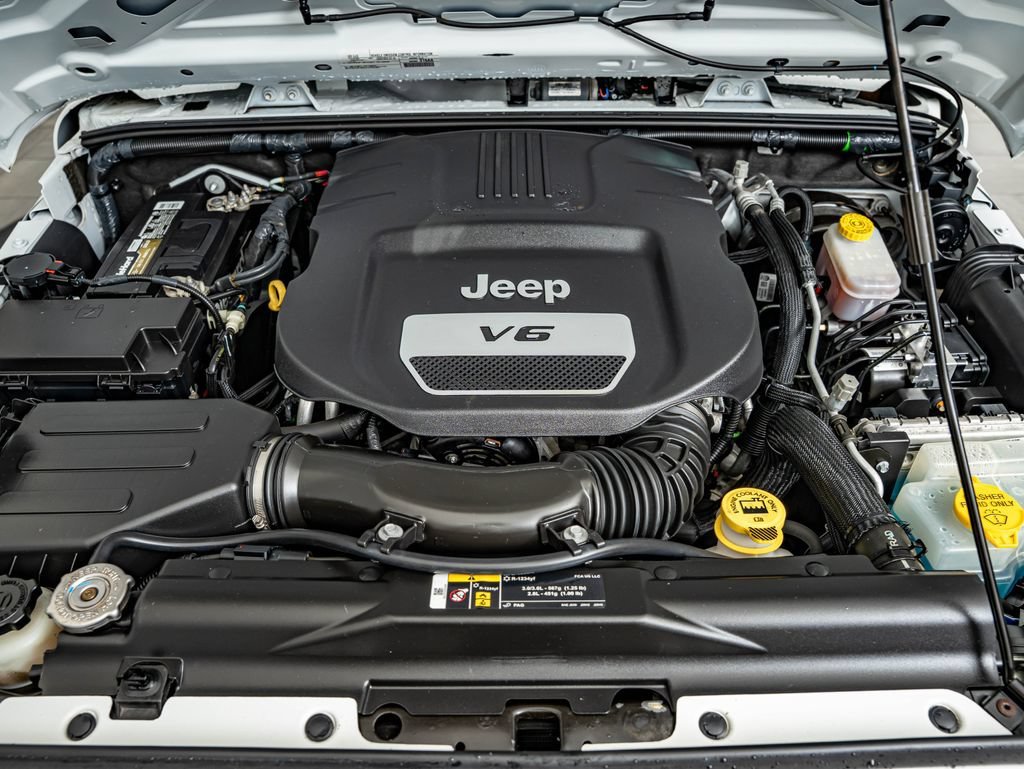Used 2018 Bright White Clearcoat Jeep Unlimited Sport image 37