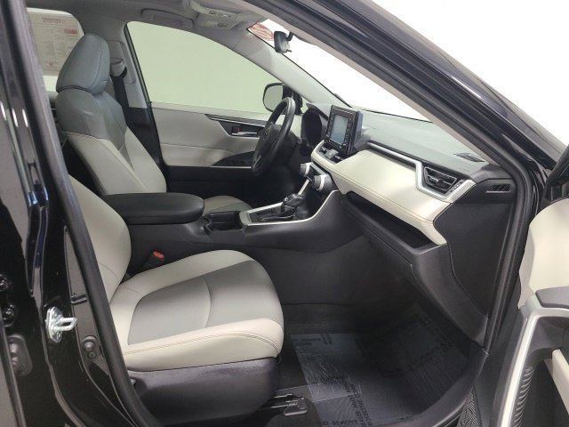 Used 2020 Midnight Black Metallic Toyota XLE Premium image 12