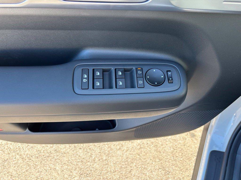 New 2027 White Hyundai SE AWD image 12