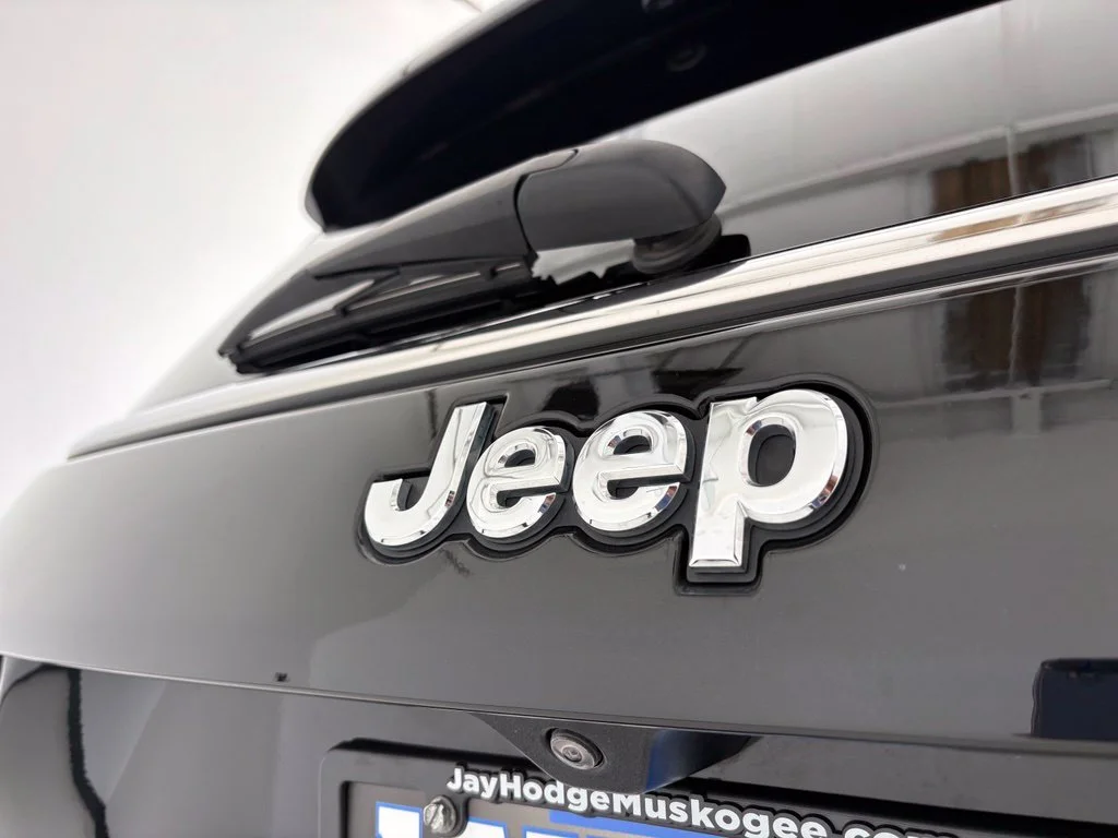 Used 2024 Black Jeep Latitude Lux image 22