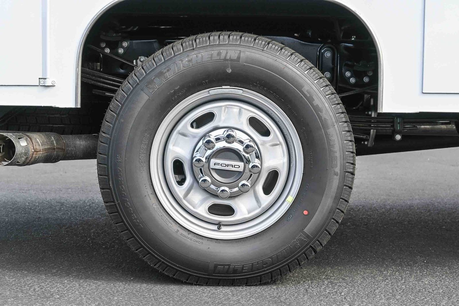 New 2026 Oxford White Ford F-350® XL image 9