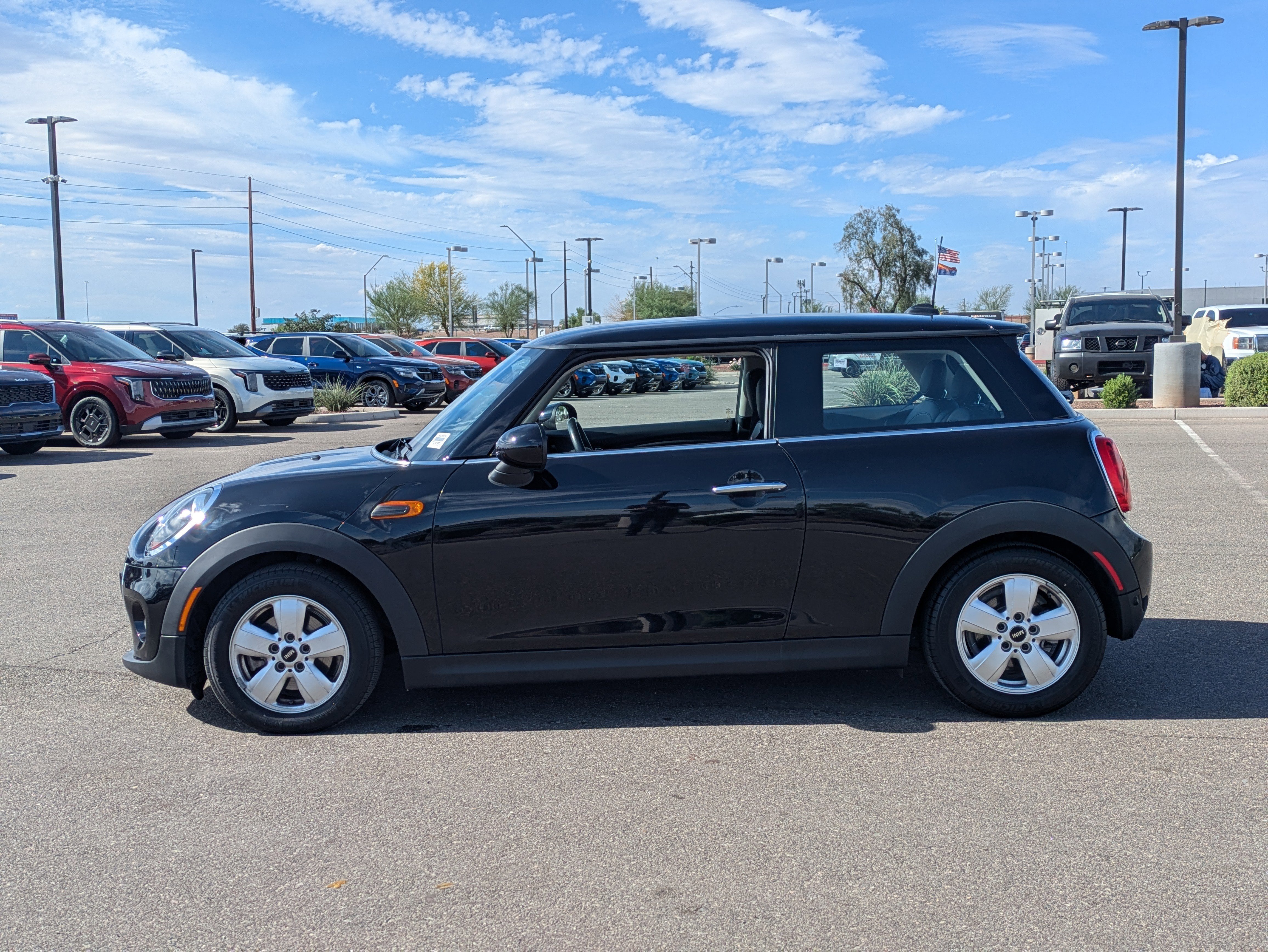 Used 2019 MINI Hardtop 2 Door Base with VIN WMWXP5C50K2H96853 for sale in Avondale, AZ