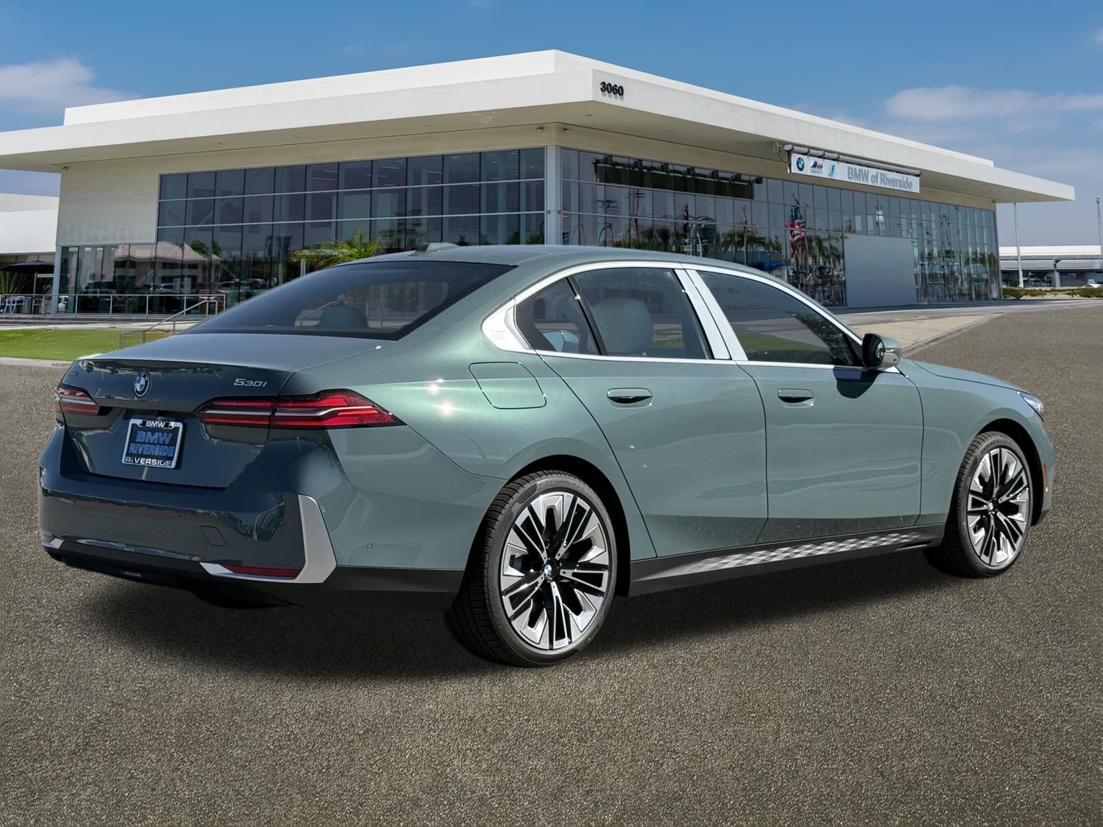 New 2027 Cape York Green Metallic BMW 530i xDrive image 10