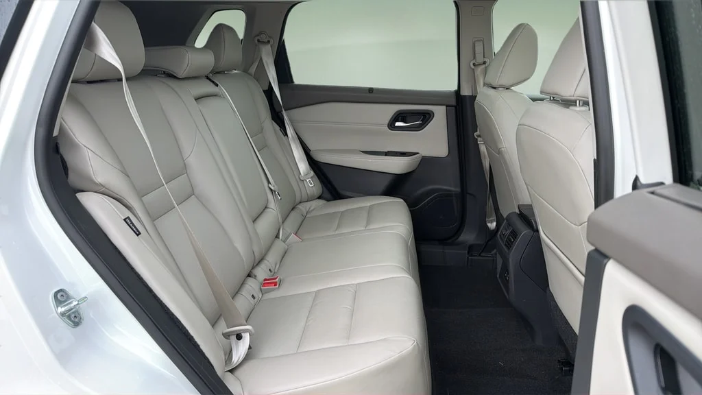 Certified Used 2023 Pearl White Tricoat Nissan SV image 16
