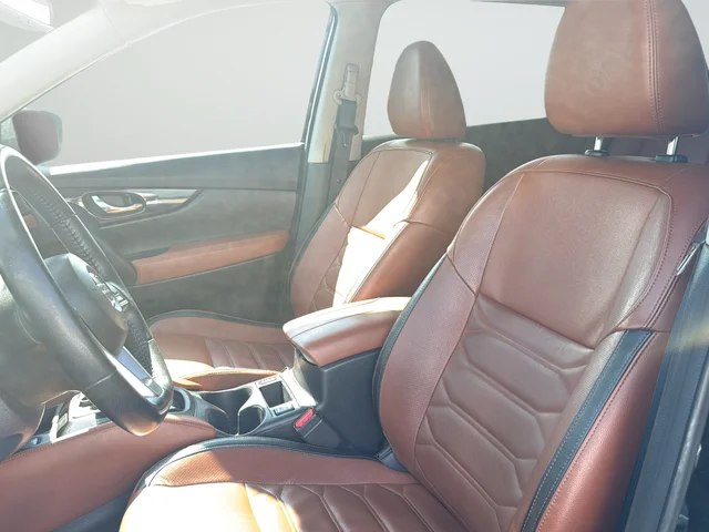 Used 2019 Black Nissan SL image 10