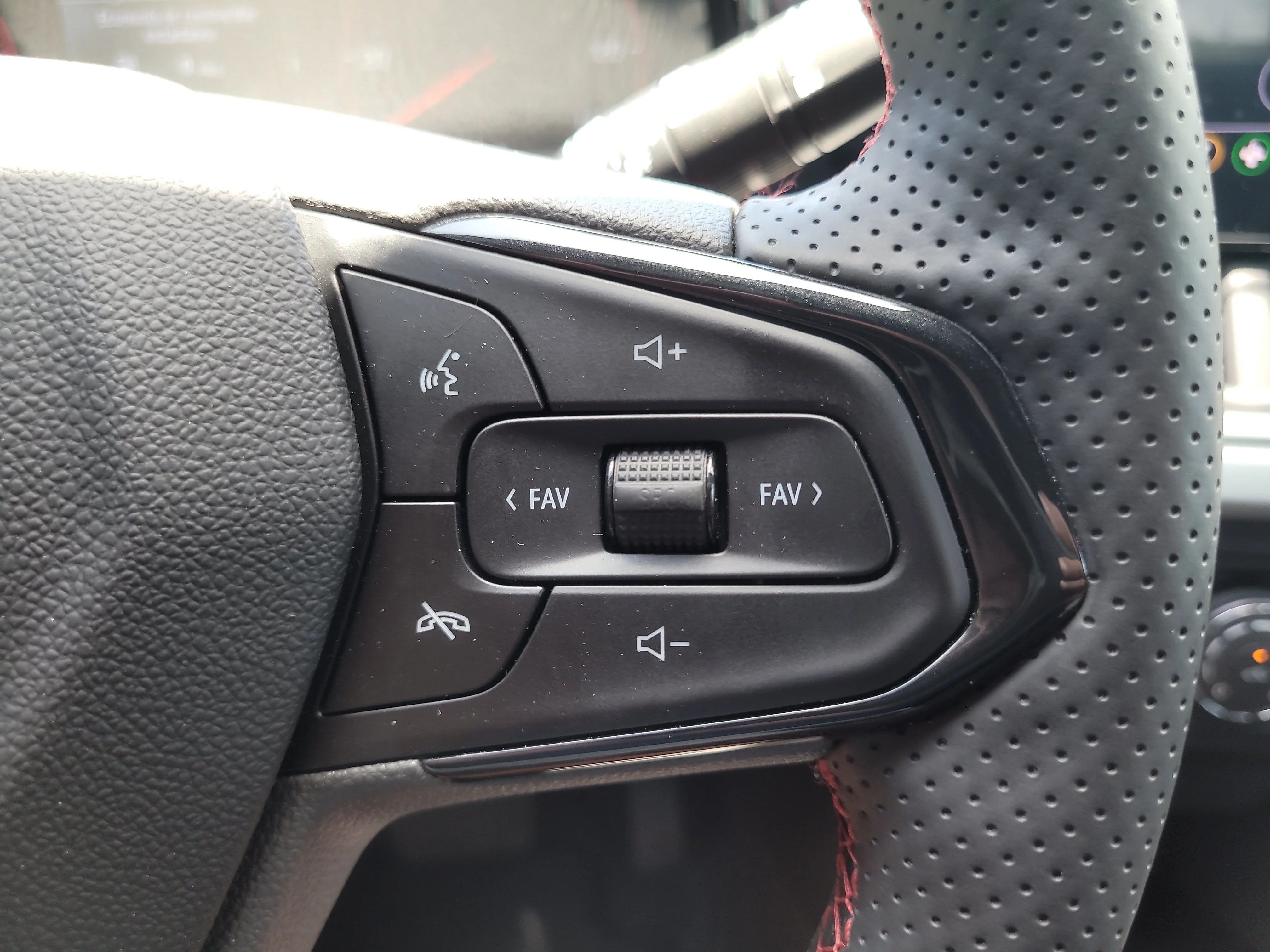 Used 2026 Mosaic Black Metallic Chevrolet 1RS image 27