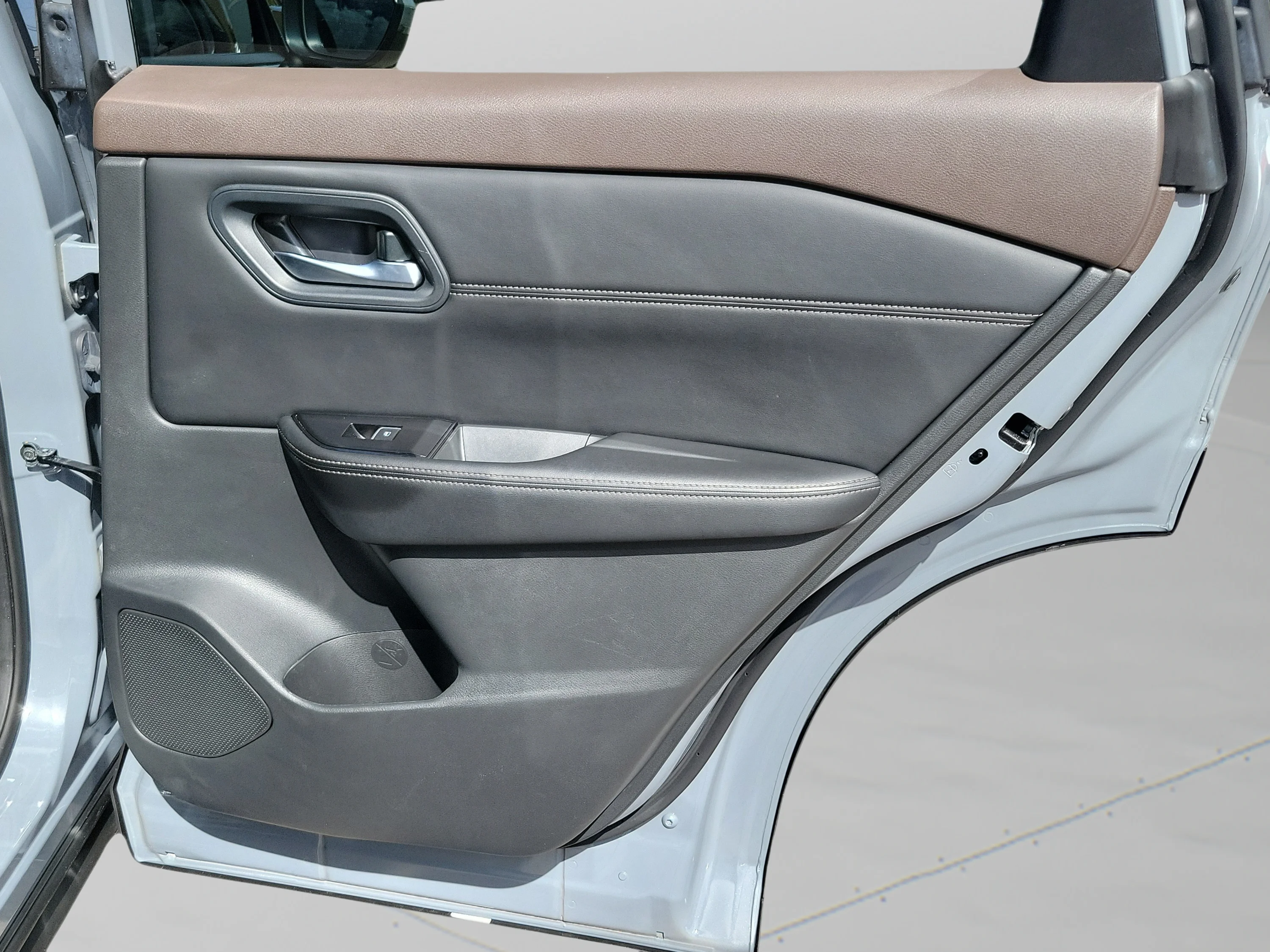Used 2023 Boulder Gray Pearl Nissan SL image 15