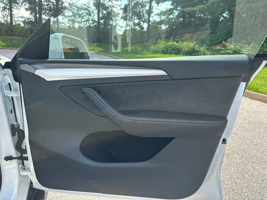 Used 2025  Tesla Long Range image 25