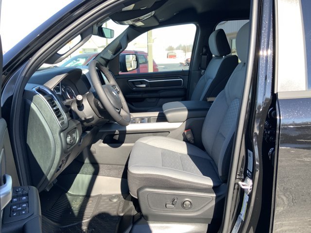 New 2026 Diamond Black Crystal Pearl-Coat Exterior Paint RAM Big Horn image 21