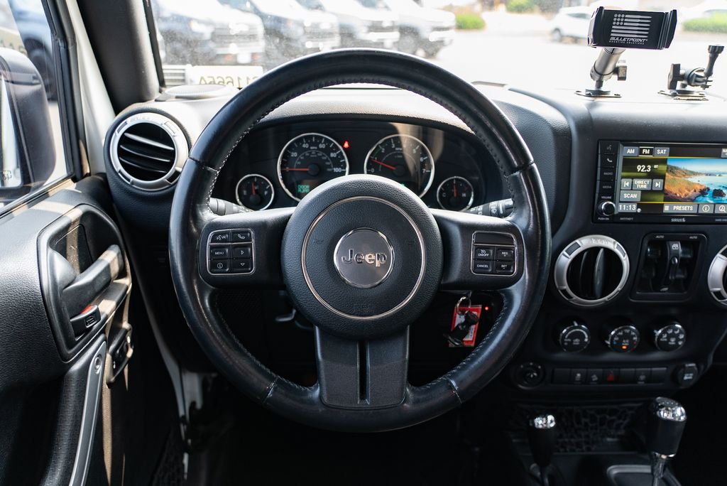 Used 2016 Bright White Clearcoat Jeep Unlimited Rubicon image 15