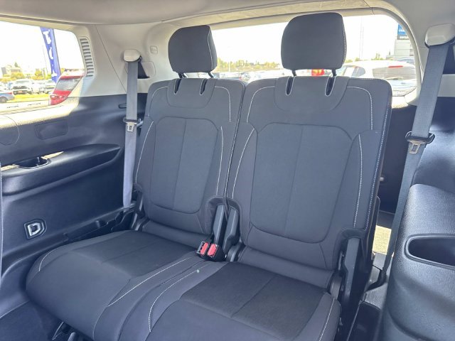Used 2023 Silver Jeep Laredo image 27