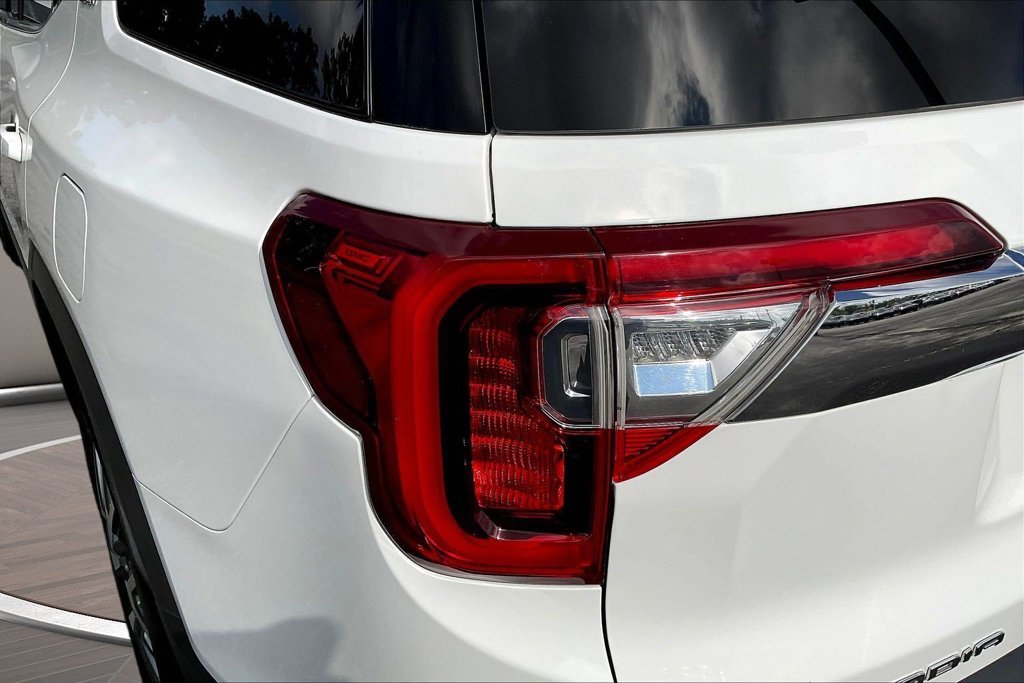 Used 2023 White GMC SLT image 25