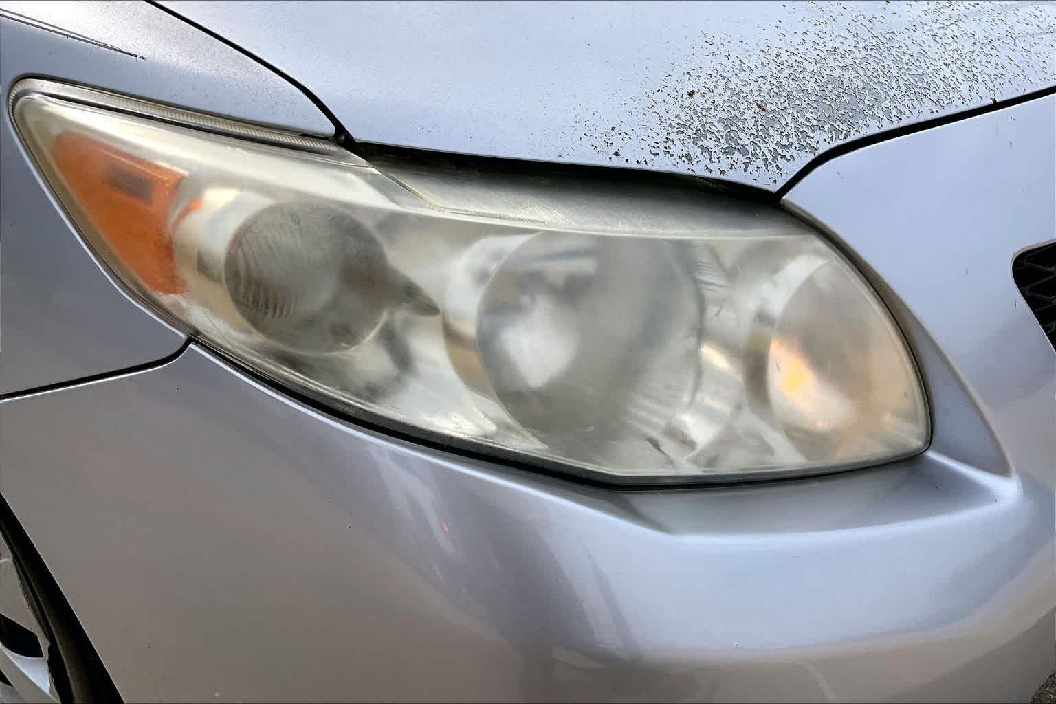 Used 2009 Classic Silver Metallic Toyota LE image 24