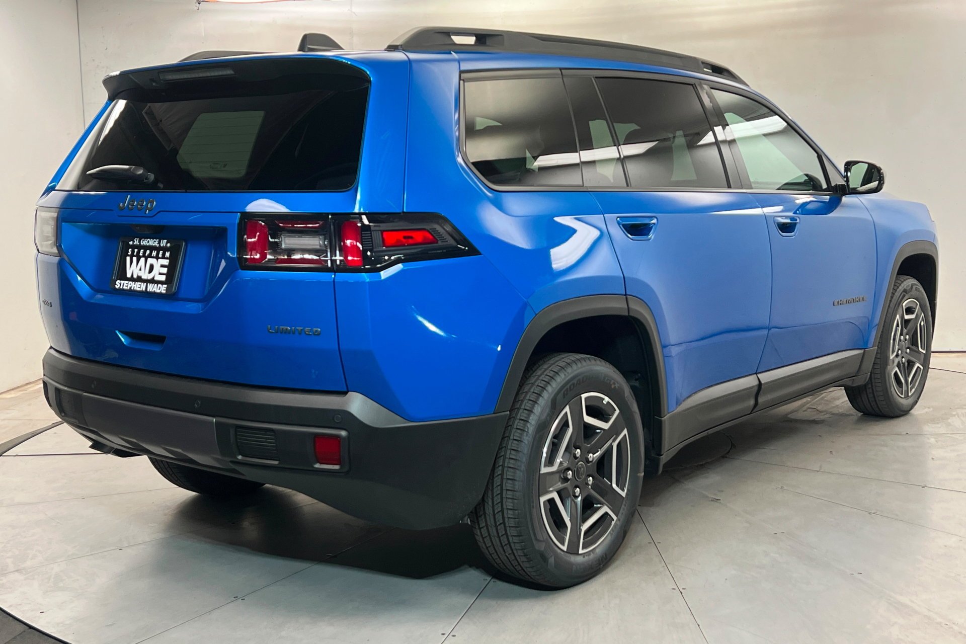 New 2026 Hydro Blue Pearl-Coat Exterior Paint Jeep Limited image 6