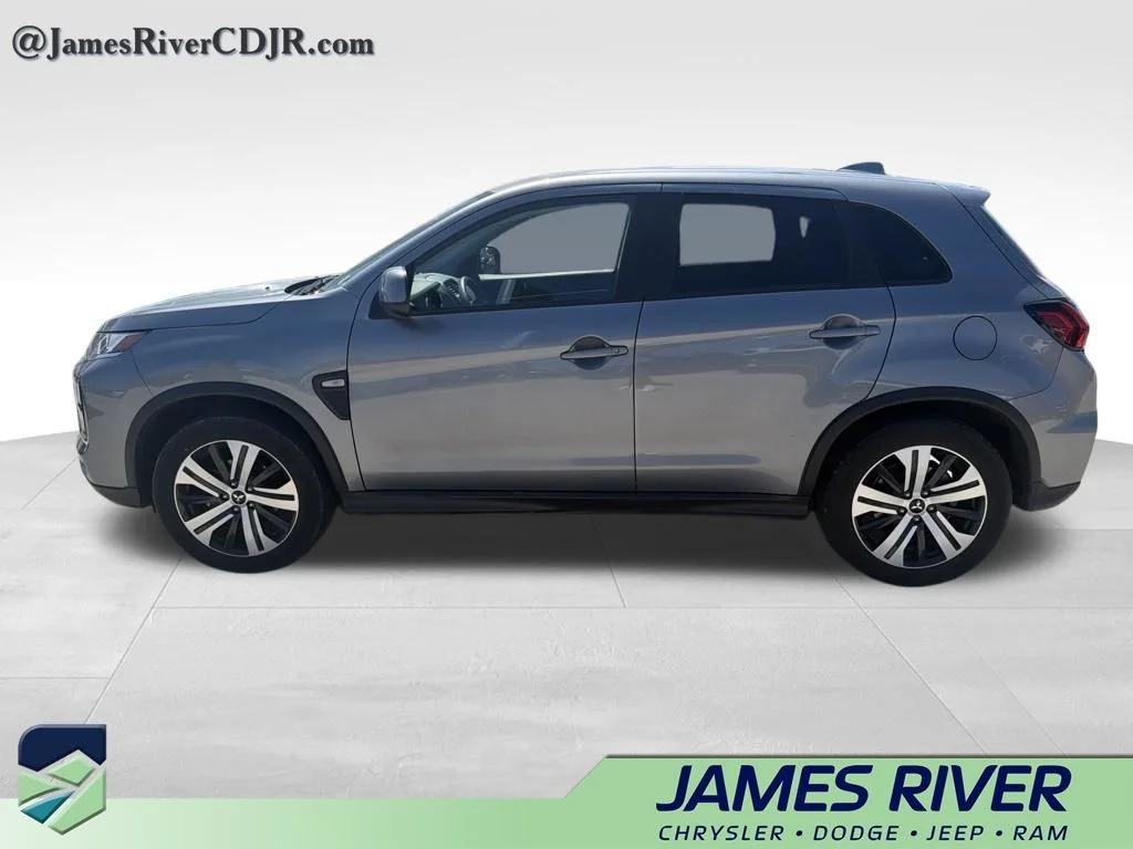 Used 2025 Silver Mitsubishi 2.0 ES image 9