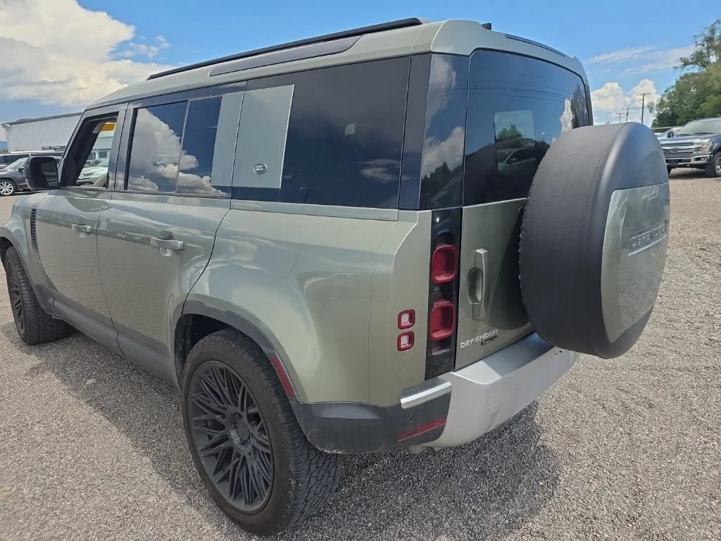 Used 2020 Pangea Green Metallic Land Rover  image 5