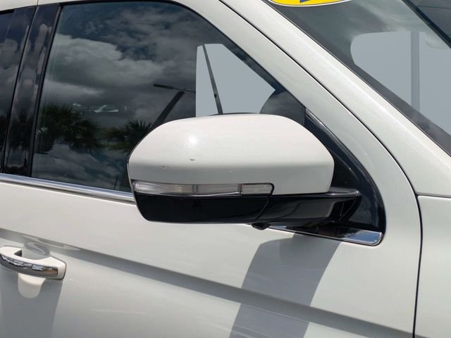 Used 2021 White Ford Limited image 10