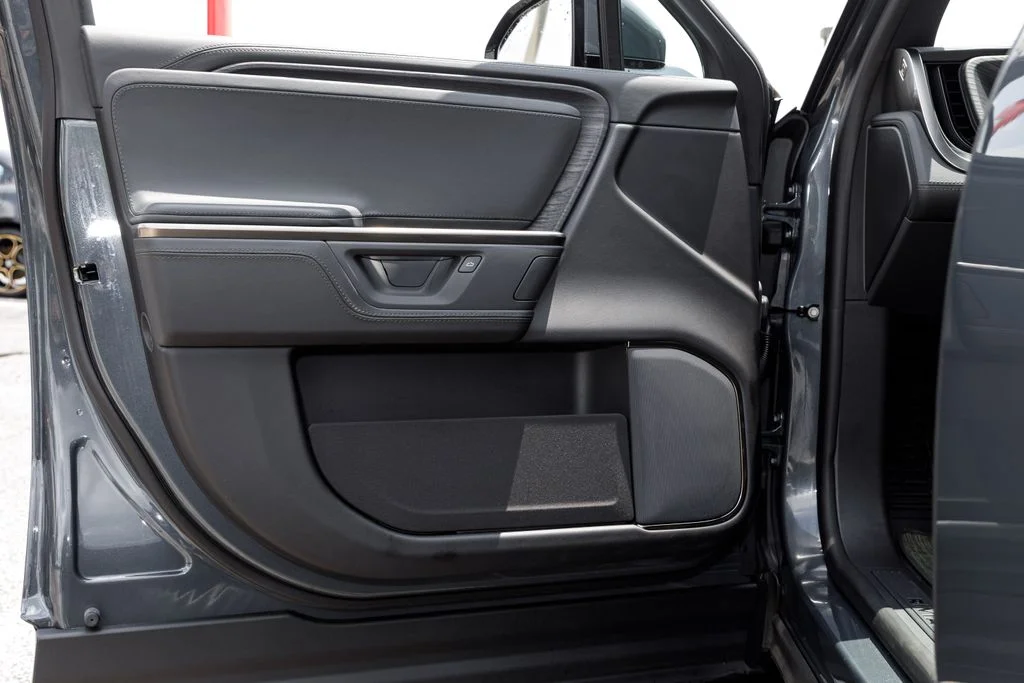 Used 2025  Rivian Adventure Dual Motor Large Pack image 27