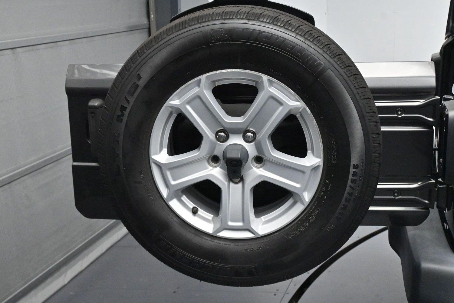 Used 2022 Granite Crystal Metallic Clearcoat Jeep Unlimited Sport S image 33