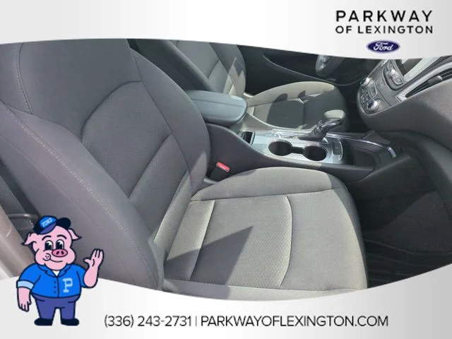 Used 2023 White Chevrolet LT image 33