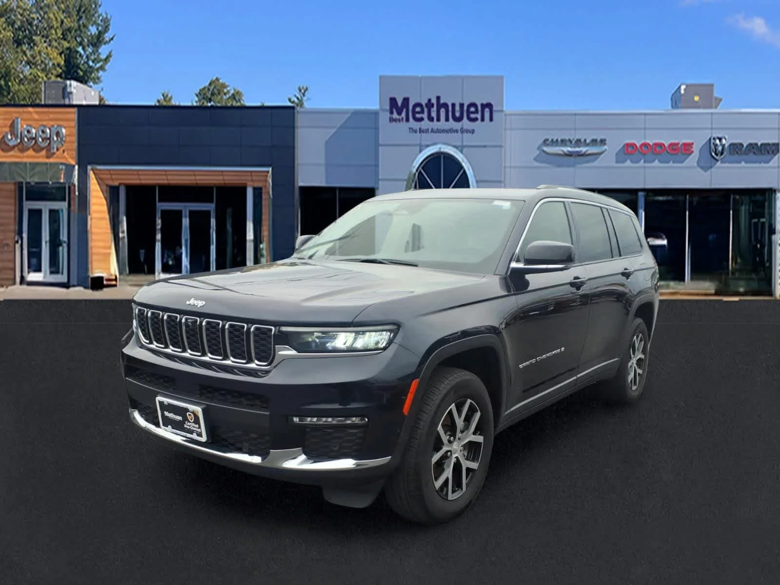Used 2023 Midnight Sky Jeep Limited image 7