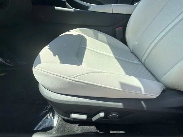 Used 2024 White Hyundai SEL image 12