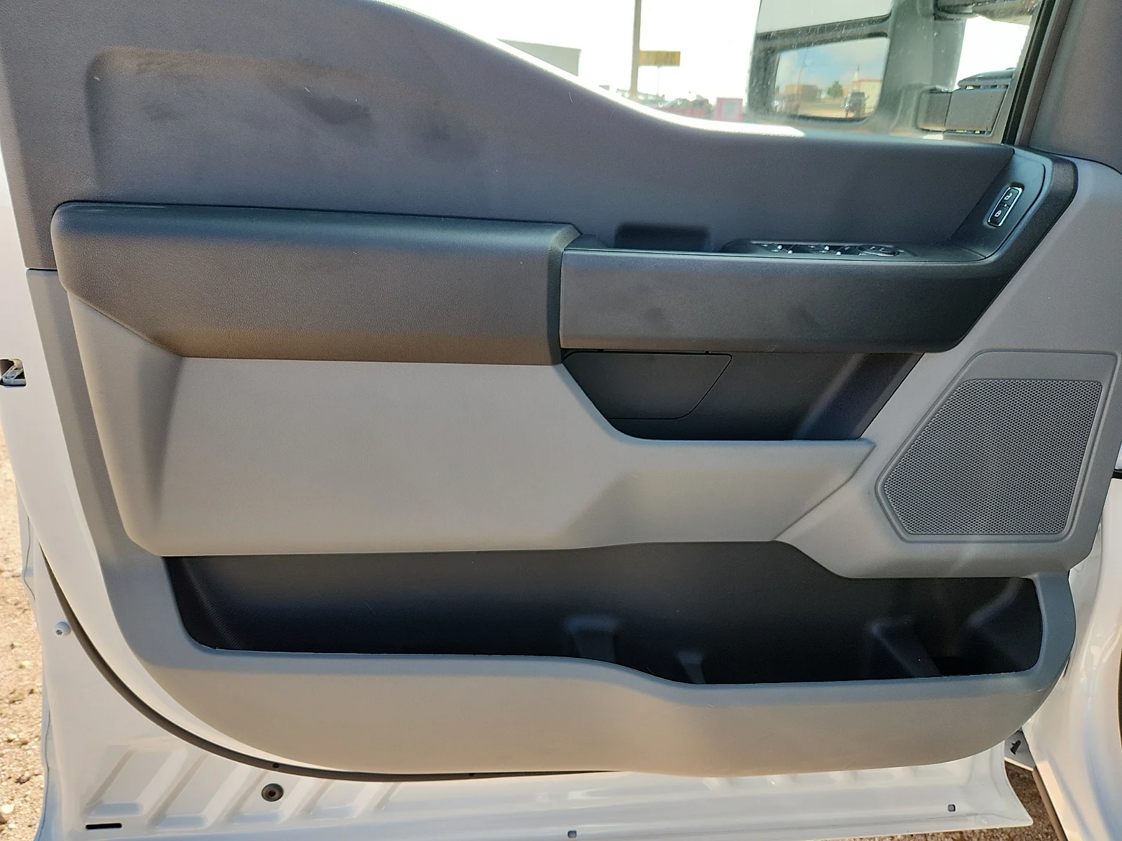 New 2026 Oxford White Ford XL image 14