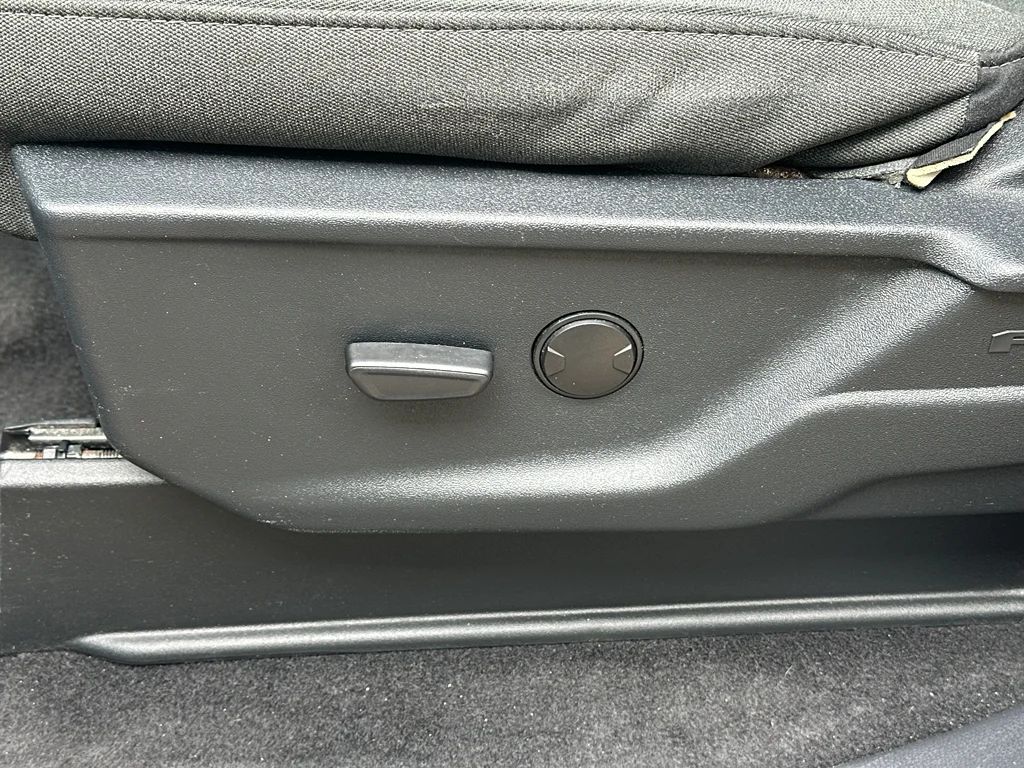 Used 2025 Iconic Silver Metallic Ford XLT image 26