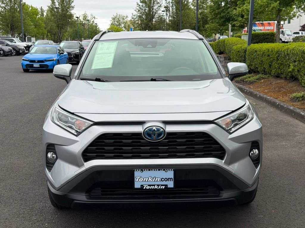 Used 2020 Silver Sky Metallic Toyota XLE image 2