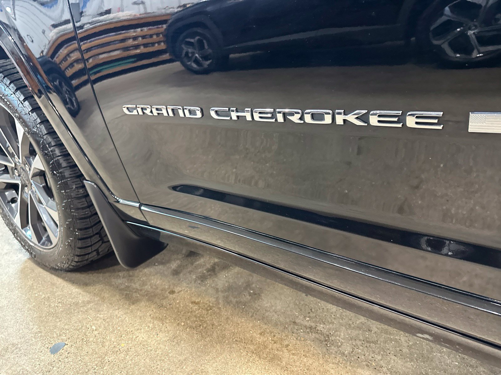 Used 2023 Black Jeep Overland image 12