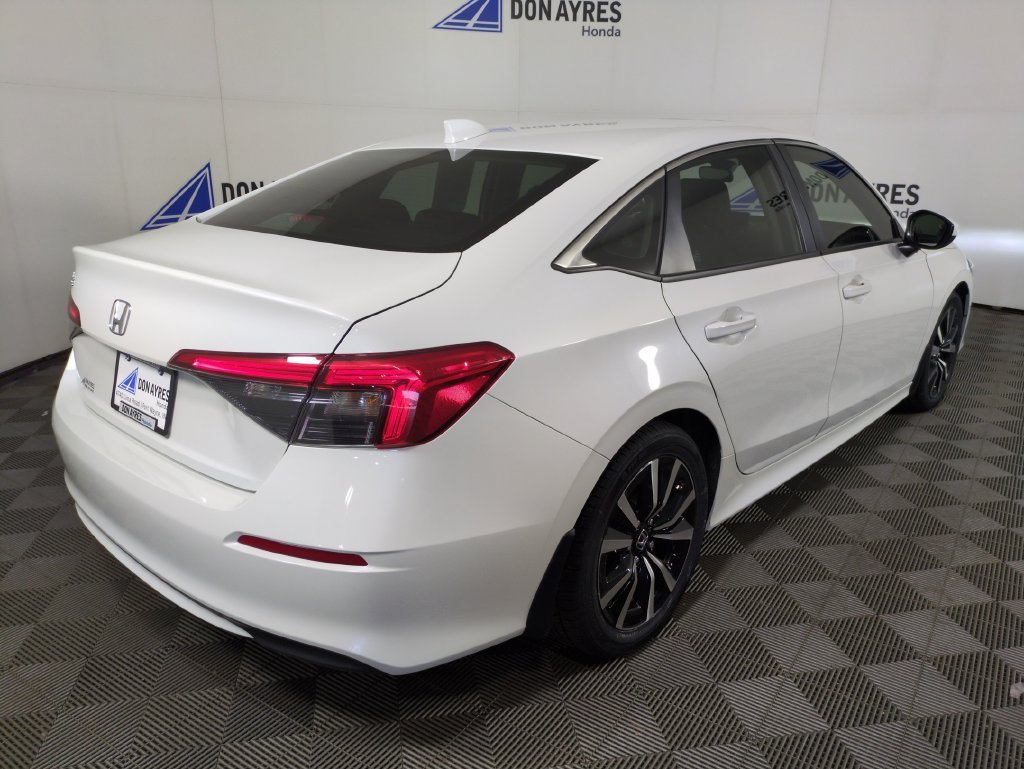 Used 2024 Platinum White Pearl Honda EX image 5