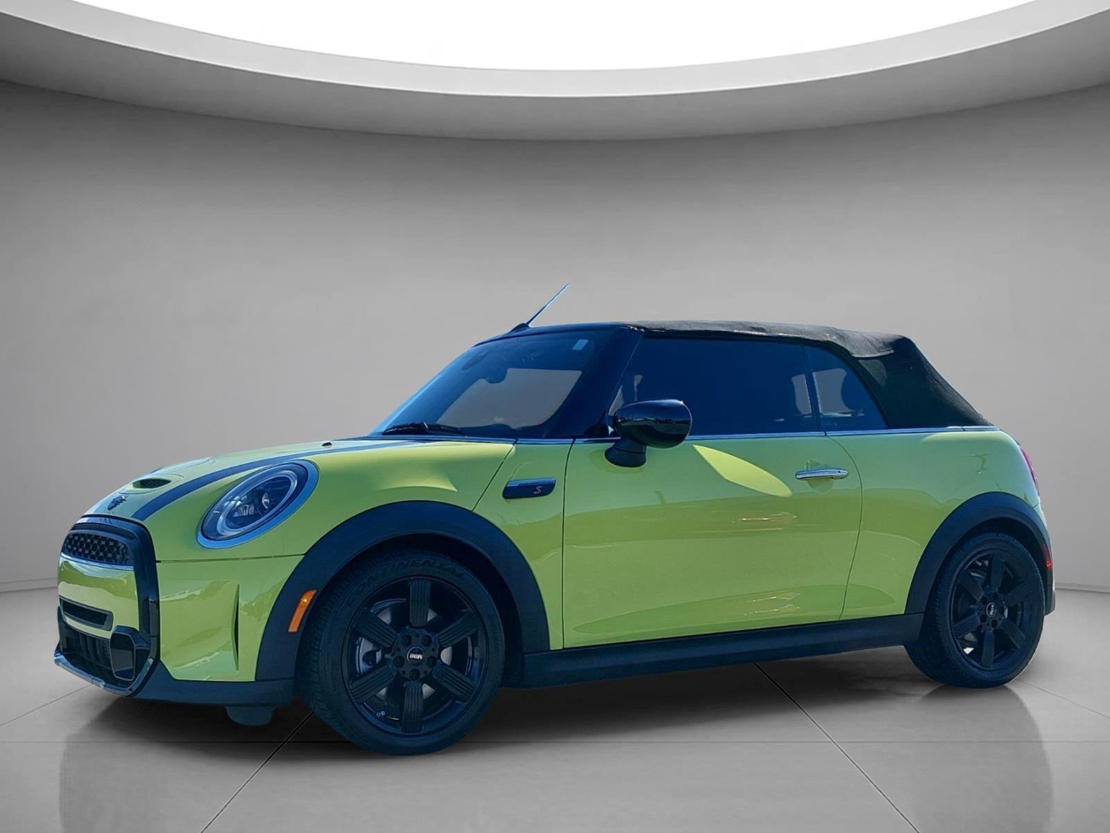 Used 2022 Zesty Yellow MINI Cooper S image 1