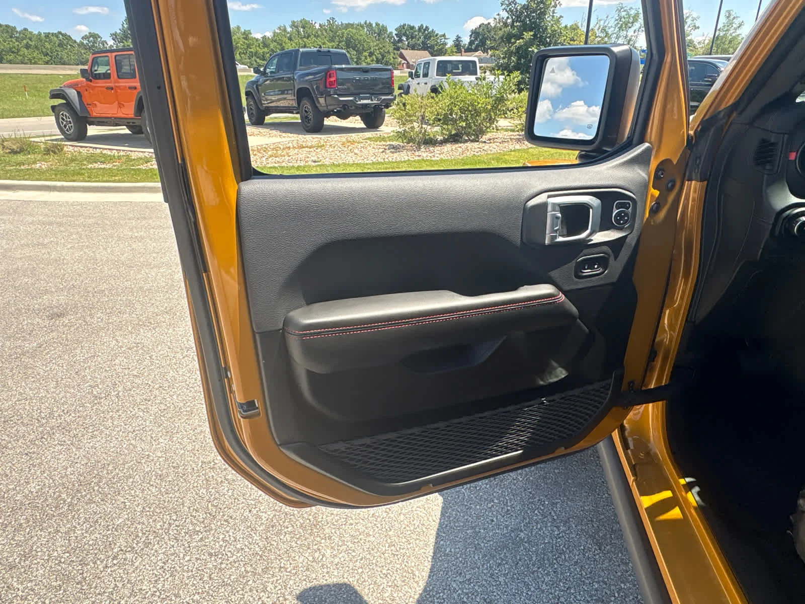 New 2026 Goldilocks Exterior Paint Jeep Rubicon X image 19