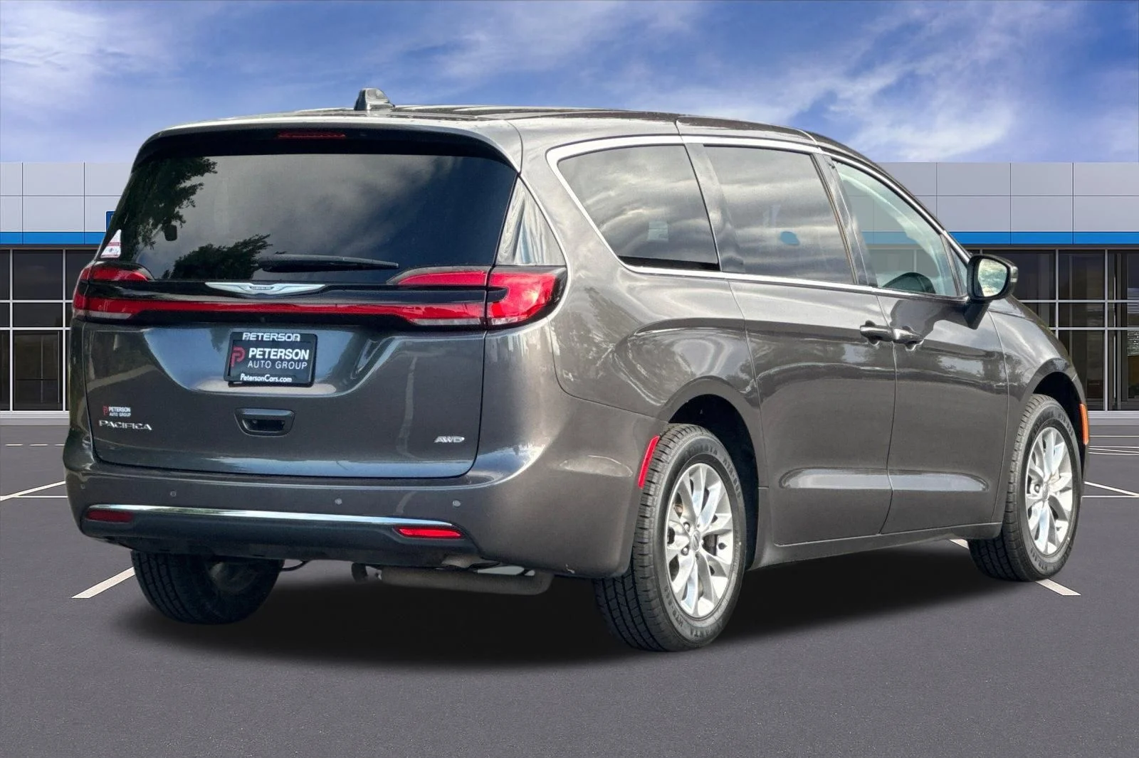 Used 2023 Gray Chrysler Touring L image 4