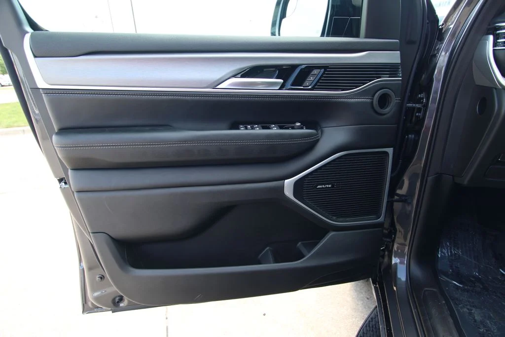 New 2026 Baltic-Gray Metallic Clear-Coat Exterior Paint Jeep Limited Altitude image 48