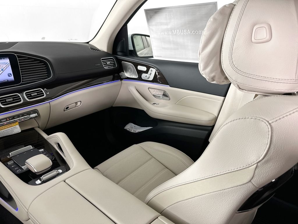 New 2026 MANUFAKTUR Moonlight White Metallic Mercedes-Benz GLS 450 image 25